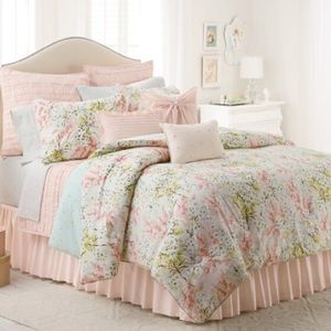Lauren Conrad reversible comforter